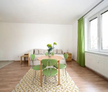 Byt 1+kk, 35 m and sup2;, balkon a sklep, ul. Za Černým mostem, Pra... - Фото 1