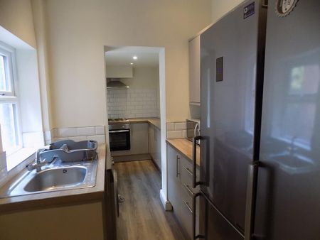 1 bedroom in a house share to rent - Photo 4