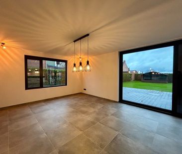 Prachtig gerenoveerde HOB met 3 slaapkamers te Rumbeke! - Photo 2