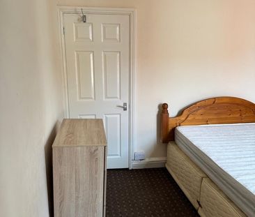 2 Bed Flat, Ellerton Road, S5 - Photo 2