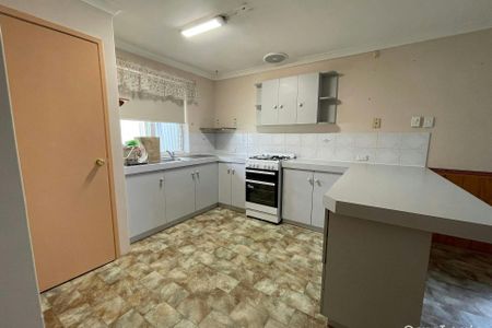 3x1 Australind close to schools - Photo 4