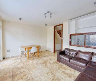 Ewhurst Court, Mitcham, CR4 - Photo 2