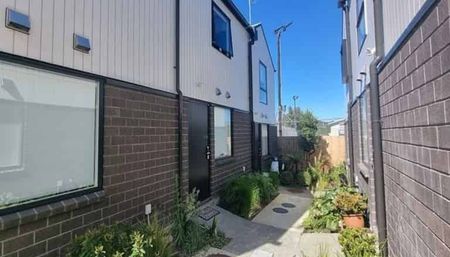 Modern 2 bedroom Townhouse! - Photo 5