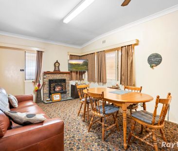 Fully Furnished Living in the Heart of Wagga Wagga - Photo 1