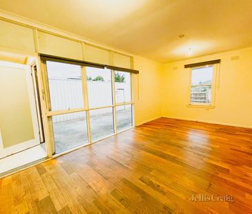 82 Darnley Street, Braybrook - Photo 2