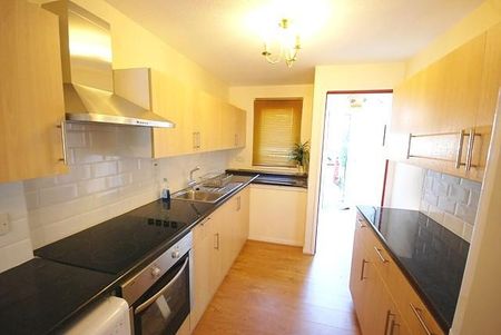 3 bedroom apartment to rent - Photo 4