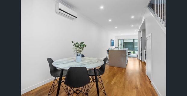 Contemporary Living - Photo 1