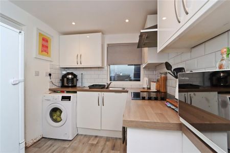 2 bedroom semi-detached house to rent - Photo 5