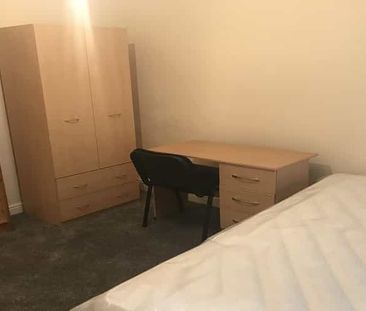 2 Bed Flat, North Hill Road, LS6 - Photo 2