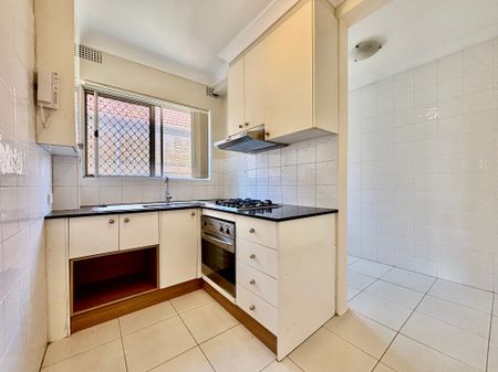 Modern 1-Bedroom Unit in Convenient Location - Photo 2