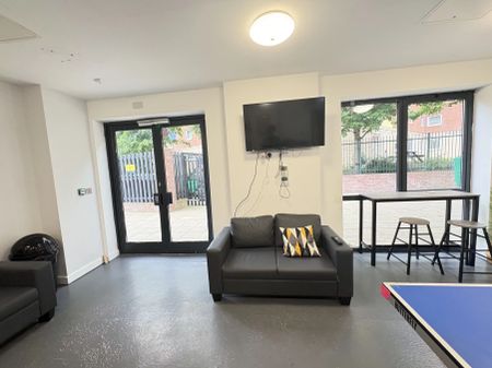 Standard Studio - Photo 2