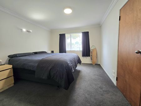 Spacious 2-Bedroom Home in Central Tauranga - Available on/after 24th December - Tauranga Central - Photo 2