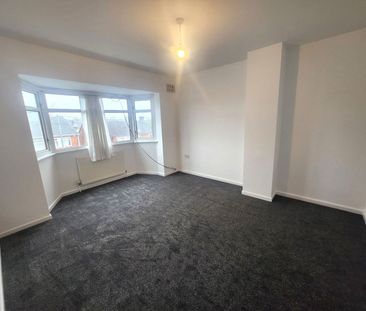 Hillbrow Crescent, Halesowen, B62 9RP - Photo 2