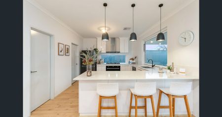 Picture-Perfect Coastal Home – Stylish and Low Maintenance! - Photo 5