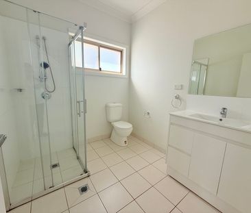 MODERN 3 BEDROOM | 3 BATHROOM FAMILY HOME IN PRIME LOCATION - Photo 4