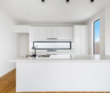 2 Bedroom Modern Townhouse - Photo 6