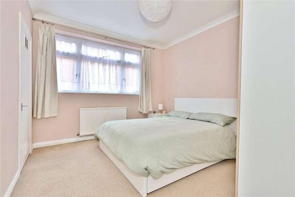 York Road, Woking, Surrey, GU22 - Photo 1