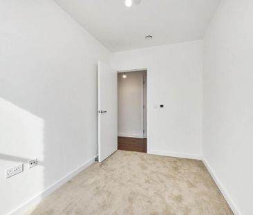 3 bedroom flat to rent - Photo 4