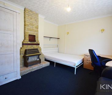 5 bedroom semi-detached house to rent - Photo 5