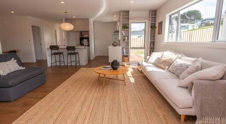 For Rent - Near New 3 Bedroom, 2 Bathroom Home - Coopers Beach - Photo 2