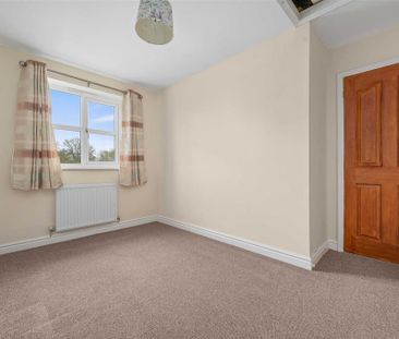 3 bedroom detached house to rent - Photo 3