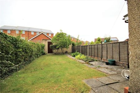 3 bedroom terraced house to rent - Photo 2