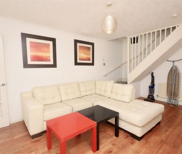 2 bedroom Student Flat to rent in Wallace Street, Newcastle Upon Tyne - Photo 4