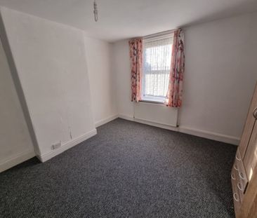 2 bed Terraced - To Let - Photo 6