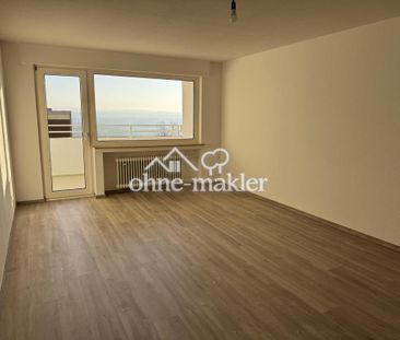 Neu renovierte 2,5 -Zimmer-Wohnung mit Balkon und Weitsicht ins Sau... - Photo 1