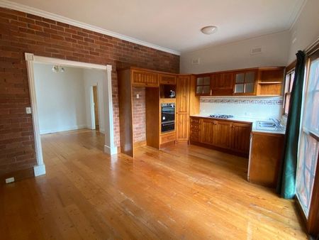 43 Bowen Street, Moonee Ponds VIC 3039 - Photo 3