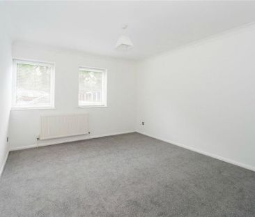 2 bedroom ground floor flat to rent - Photo 4