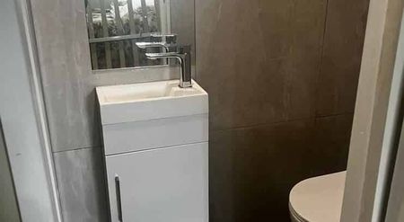 Charming 1BR Studio Unit in Glen Eden! - Photo 5