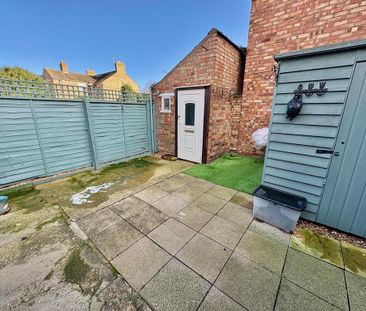 2 bedroom semi-detached house to rent - Photo 5