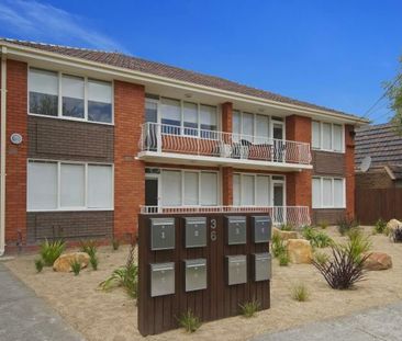 BRILLIANTLY LOCATED IN BAYSIDE! - Photo 2