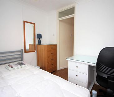 4 bedroom terraced house to rent - Photo 2