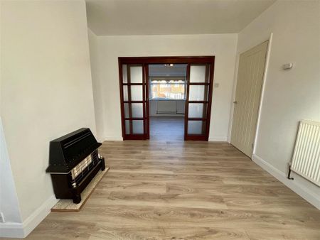 3 bedroom semi-detached house to rent - Photo 5