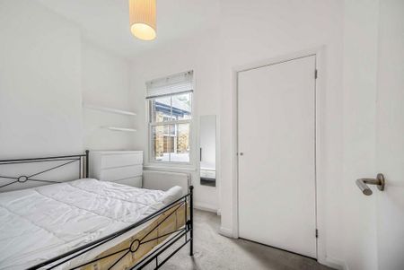 3 bedroom flat to rent - Photo 4