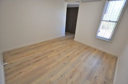 TERRIFIC TOWNHOUSE - 4x1 Renovated + Low Maintenance Yard - Photo 3