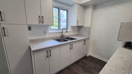 For Lease - 44 Chester Le Boulevard Unit# 6, Toronto, Ontario - Photo 3