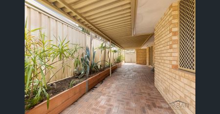 Very well presented! Great location! - Photo 3