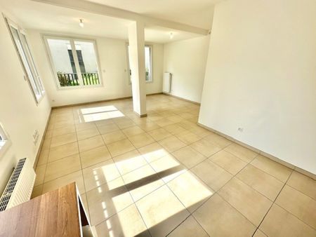 LUMINUEUX ET CHARMANT T1 DE 38.80M² EN REZ-DE-CHAUSSÉ DONNANT SUR COURS - RUE COLONEL ARNAUD BELTRAM - Photo 3