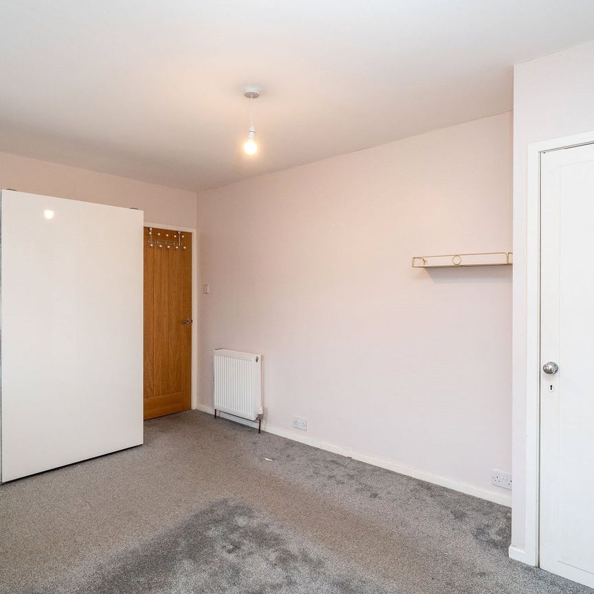 94 Groathill Road North - Photo 1