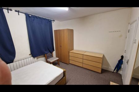 Room in a Shared House, Ley Street, IG1 - Photo 3