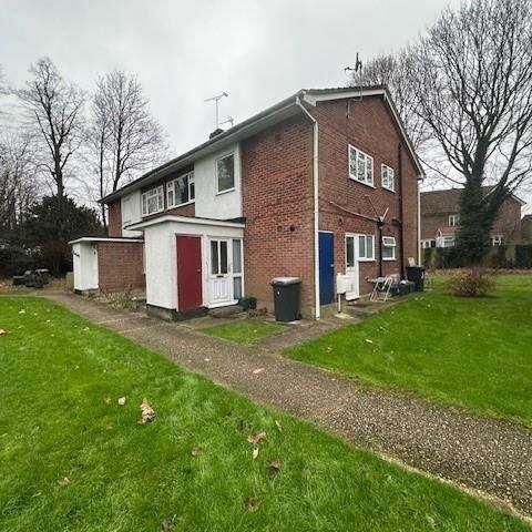 Redfield Court, Newbury, RG14 - Photo 1