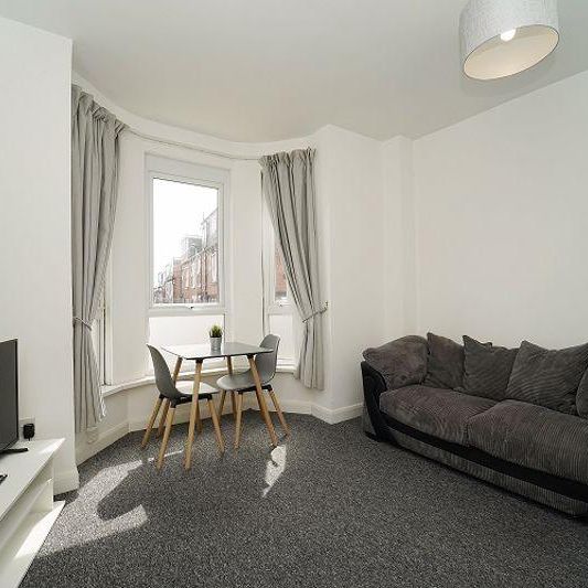 2 bedroom flat to rent - Photo 1