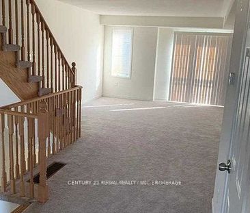 Condo Townhouse For Lease | E7321924 - Photo 3