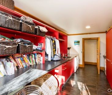 Grand House Setting - One Room with Ensuite - Photo 1