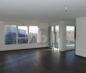 SPACIOUS, MODERN AND ELEGANT - Photo 1