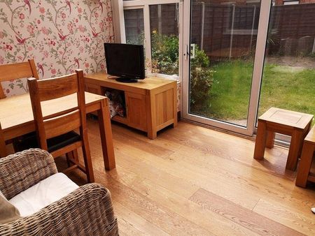 1 bedroom in a house share to rent - Photo 4