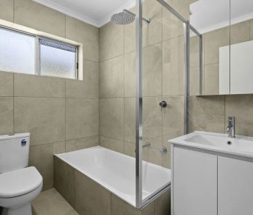 Top floor apartment with views of the golf club - Photo 4